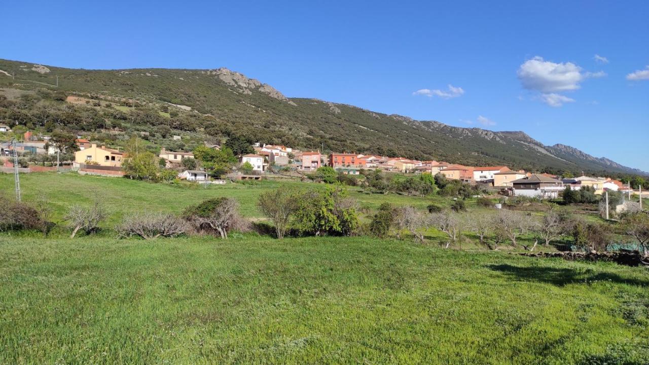 Casa Rural La Colmena Del Geoparque Navatrasierra Buitenkant foto