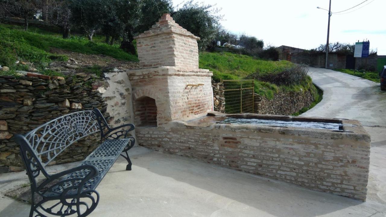 Casa Rural La Colmena Del Geoparque Navatrasierra Buitenkant foto