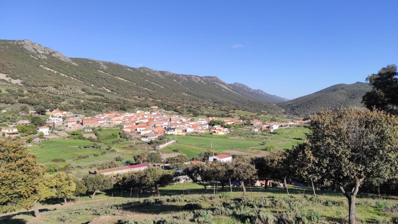 Casa Rural La Colmena Del Geoparque Navatrasierra Buitenkant foto